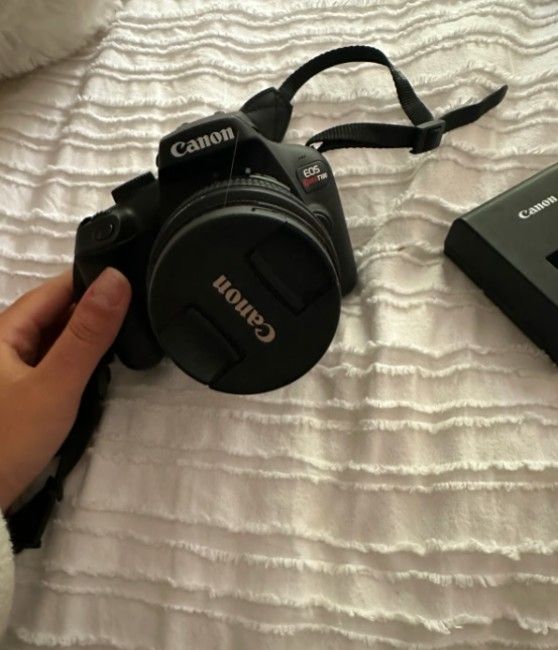 Canon EOS t100