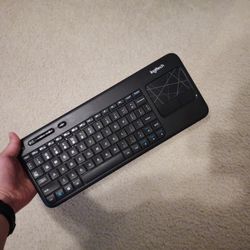 Logitech K400 Keyboard