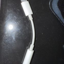 USED . Apple MMX62AM/A 3.5 mm audio to lightning adapter 