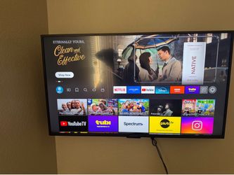 Insignia 4k SmartTV with mount 43”