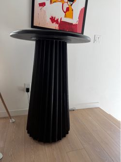 Dining/ cocktail table