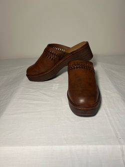 Baretraps Women’s Size 9M Brush Brown Sandy Slip On Platform Clogs