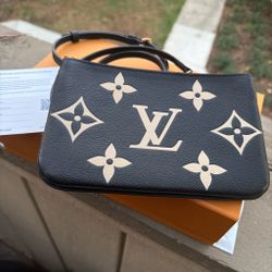 NIB Authenticated Louis Vuitton Leather Black White crossbody double zip