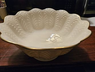 Serving bowl
