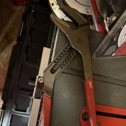 Milwaukee Super Large Pliers 