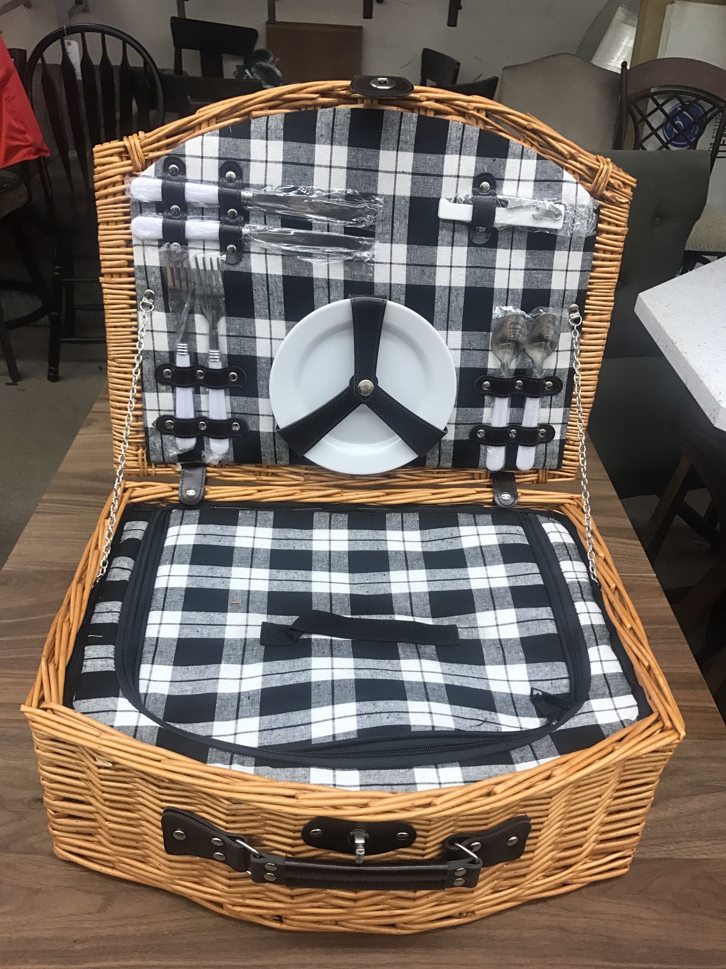 Brand new picnic for two