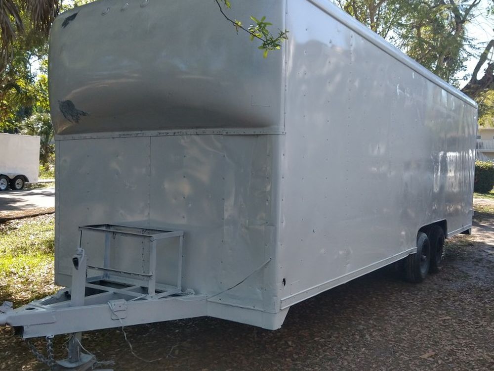 8 And A Half By 24 Ft Enclosed Trailer Just Painted Comes With Two New Tires
