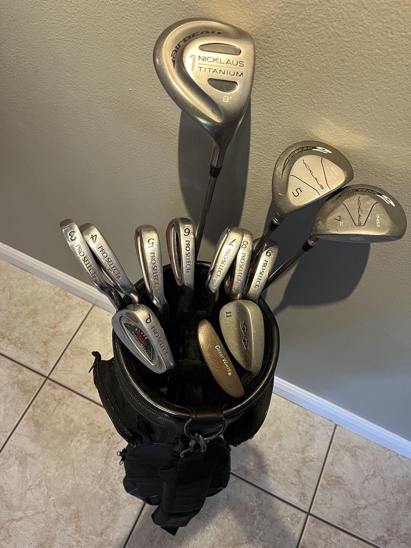 Full Set of Nicklaus and Pro Select Golf Clubs