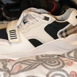 Burberry Mens 9.5