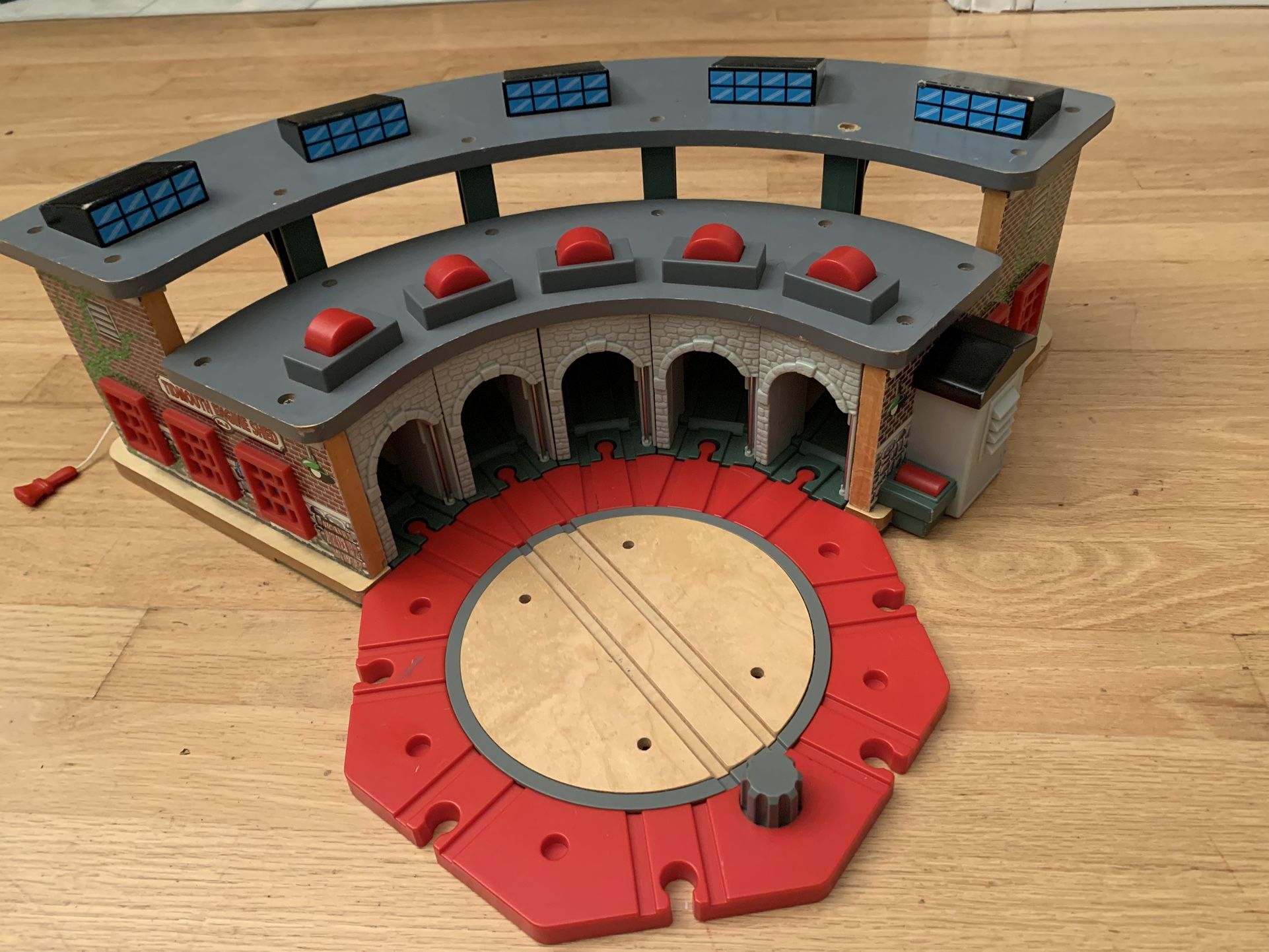 Thomas & Friends Wooden Railway Deluxe Roundhouse