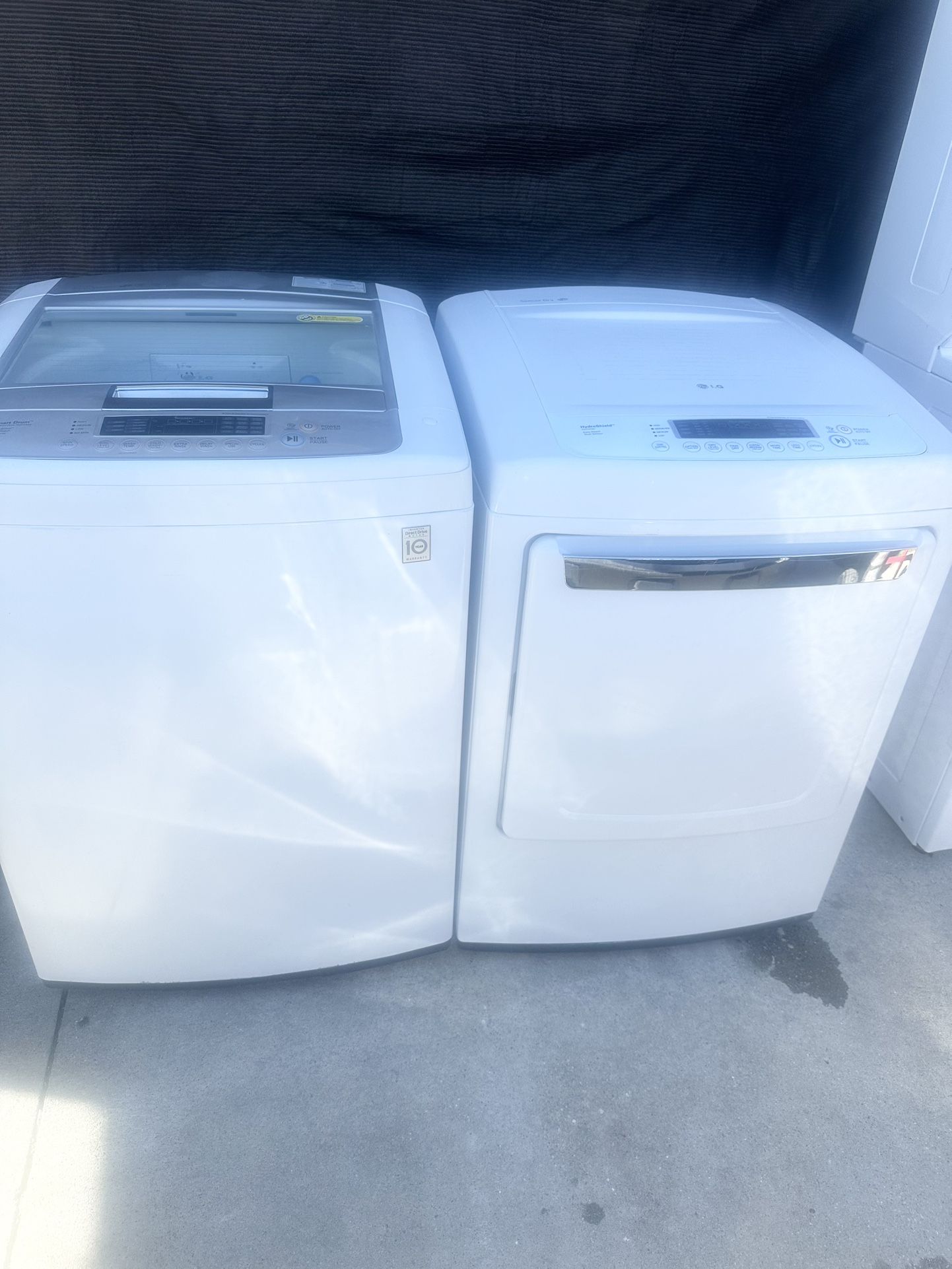 LG Extra Large Washer & Dryer Gas Set