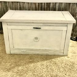 Vintage White Stores Chest 