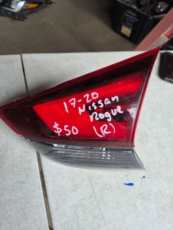 Nissan rogue right tail light tailgate oem