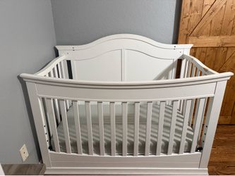 DaVinci Meadow 4-in-1 Convertible Crib + DaVinci Double Coil Mattress – $175 OBO