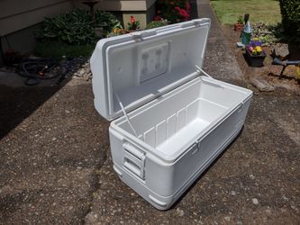 Igloo ice chest
