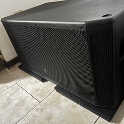 JBL Professional SRX828SP Portable, Active, Amplified, Powered Dual 18 Inch Subwoofer System. 2000 Watt Peak Crown Amplifier. DJ, PA, Stage. Black