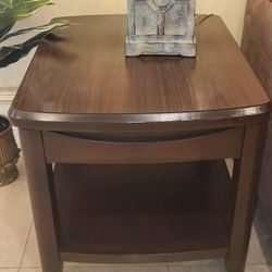 Coffee Table & End Table, Excellent Condition 