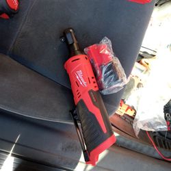 New Milwaukee M12 3/8 Ratchet With A Small Battery