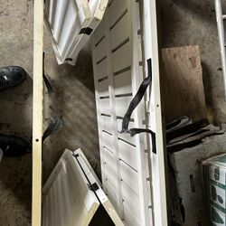 DOG CRATE - FOR PUPS ! 