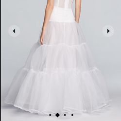 Ball Gown Silhouette Slip (David’s Bridal) Size Medium
