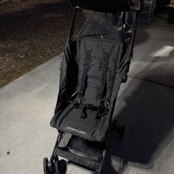 Delta Children Lightweight Travel Stroller – Compact & Easy Fold