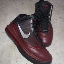 Nike Sneakers Retro Lebron 7s Size 10 1/2 In Christmas Red