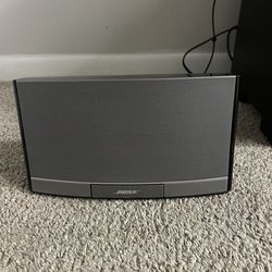 Bose SoundDock Portable Digital Music System N123 with Remote and Cord