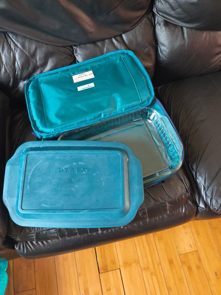 Pyrex Glass Dish w/ Bag