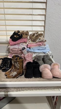 Baby girl shoes, burp and wash cloths and receiving blankets (FREE)
