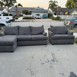 BROYHILL Reversible Sectional & Loveseat DELIVERY AVAILABLE 