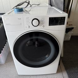 LG White washer And Dryer 