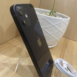Valentines Day Special!!! iPhone 12 Color Black 64 Gb Unlocked For Any Carrier/ iPhone 12 Color Negro 64 Gb Liberado Para Cualquier Compañía 