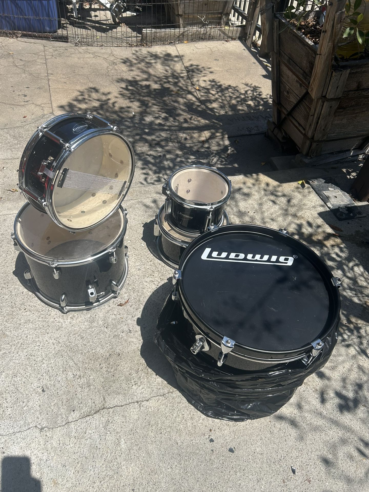 used ludwig 5 piece set drums