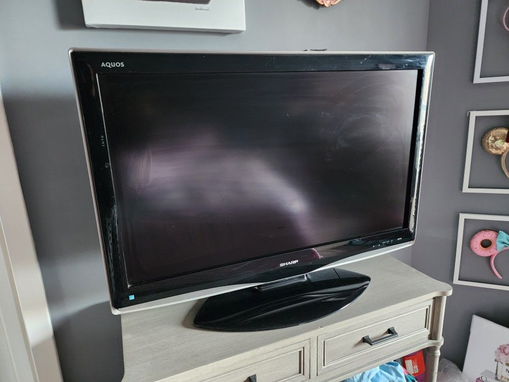 36 inch Sharp Aquos tv 