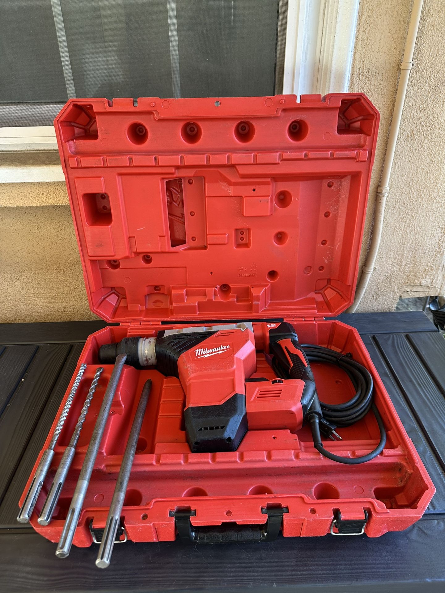 Milwaukee 5546 - 21" SDS MAX 1-3/4” Rotary Hammer 4 Bits & Case