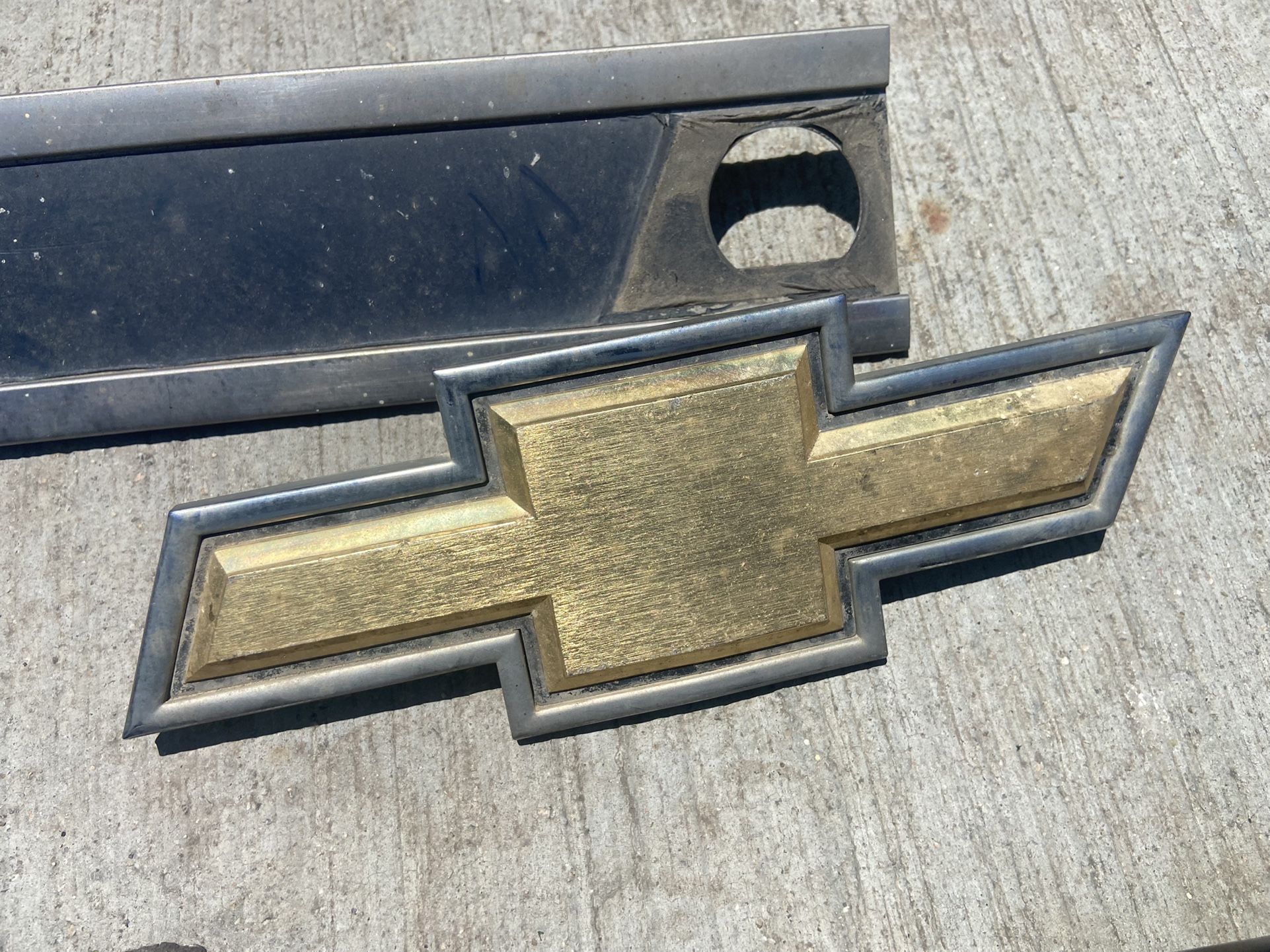 85-87 C10 Center Grill Trim