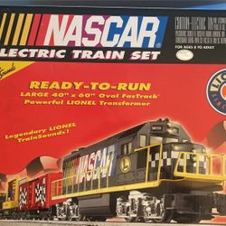 LIONEL - NASCAR Train set 