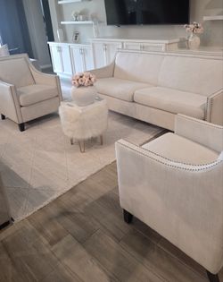 Beautiful Sofa and 2 Chairs. Used, in good condition. 

Sofa
2 Chairs 

Decor Not Available 

$650