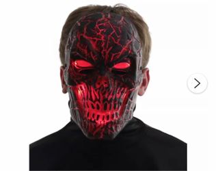Half-mask of a scorched skull Battery-operated lighting