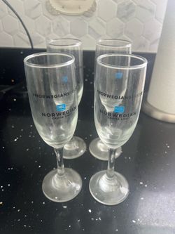 Set of 4 Norwegian champagne glasses