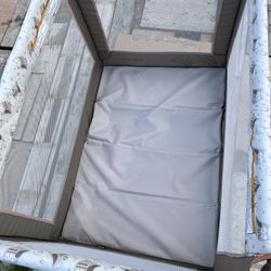 Graco pack n play (in Des Moines) avocado green bed with net on top & extra bed cover