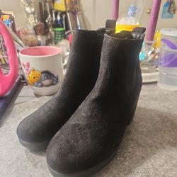 Boots Size 7M