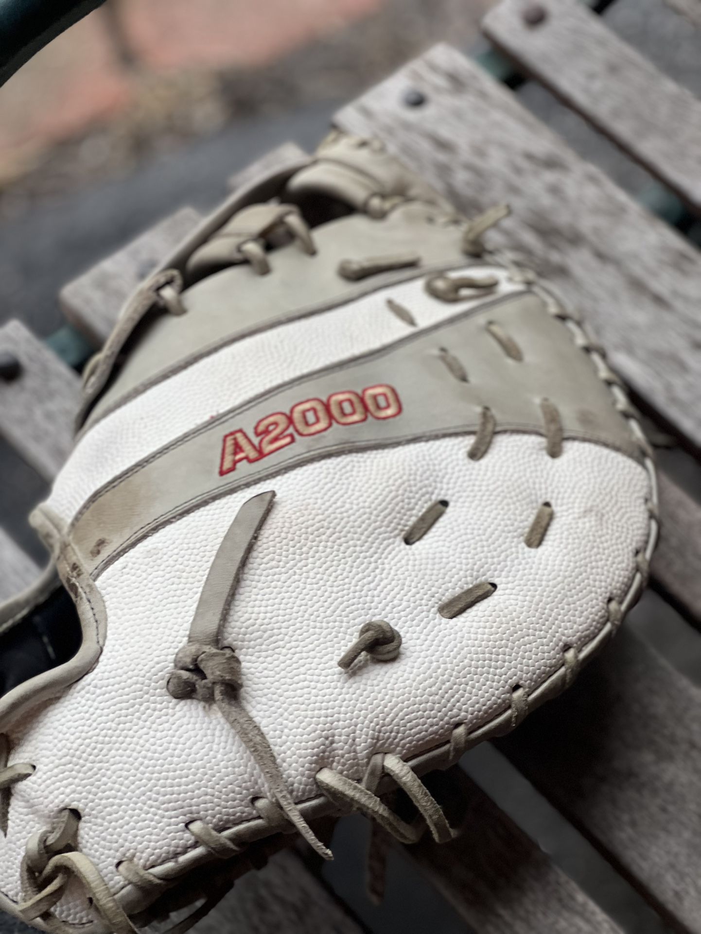 LEFTY FIRST BASE WILSON SOFTBALL GLOVE