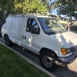 2004 Ford E-350