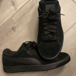 Women’s Size 7 Puma Shoe 