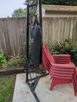 Free punching bag with stand