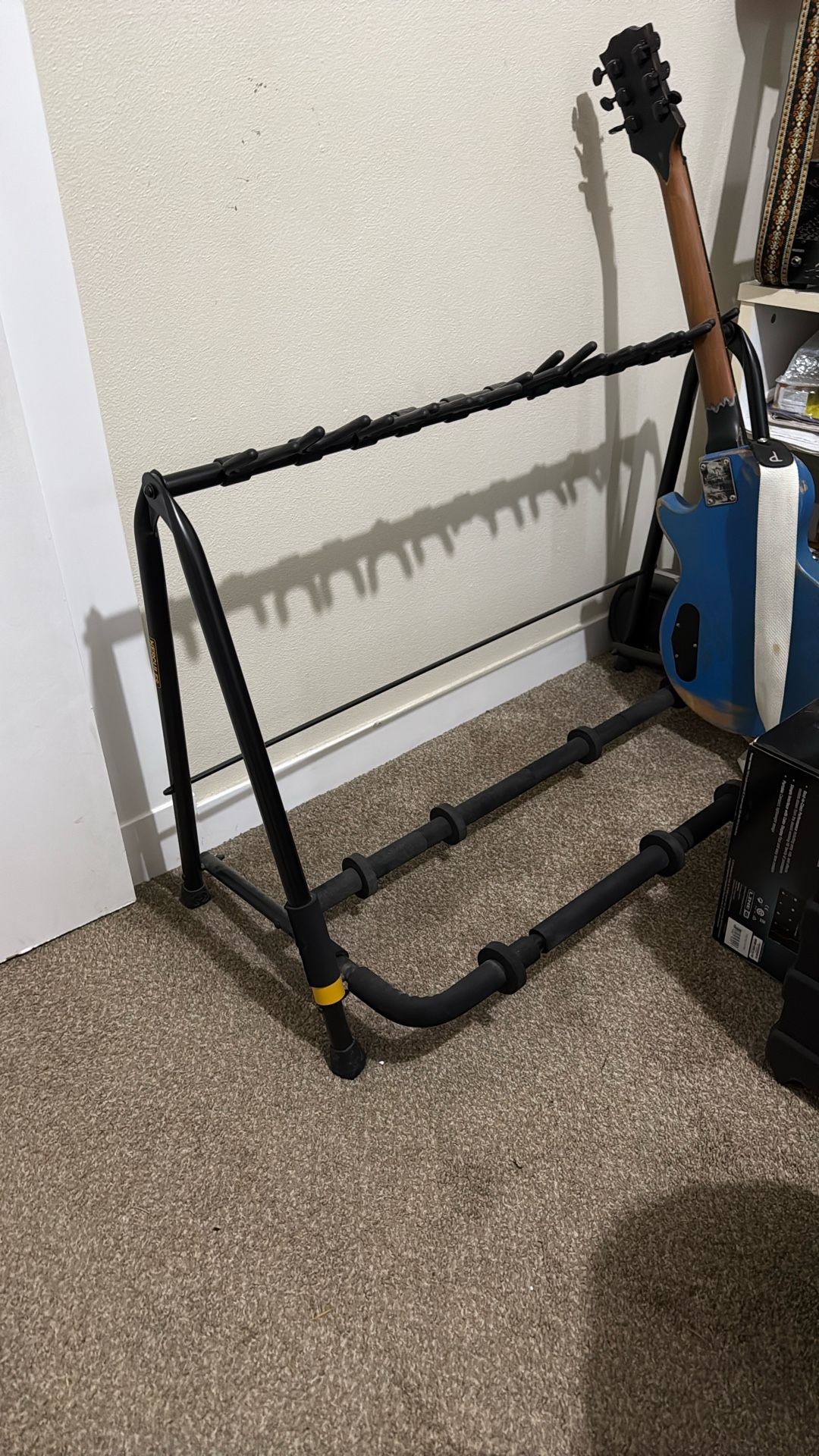 **Hercules Guitar Stand**