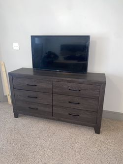 Bedroom 6-Drawer Dresser