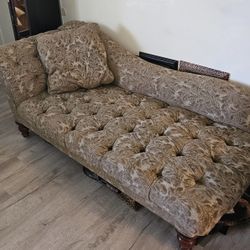 Chaise Lounge With Pillow