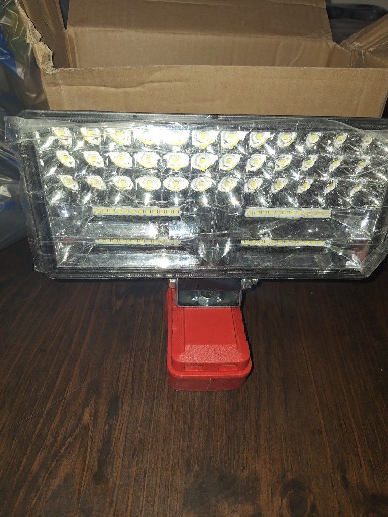 Linterna de Trabajo Inalámbrica con LED | Impermeable | Potencia Múltiple 48W/90W | Puertos de Carga USB Dobles | Montaje Plegable y Ajustable | Acaba